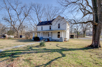 389 3rd St in Guthrie, KY - Building Photo - Building Photo