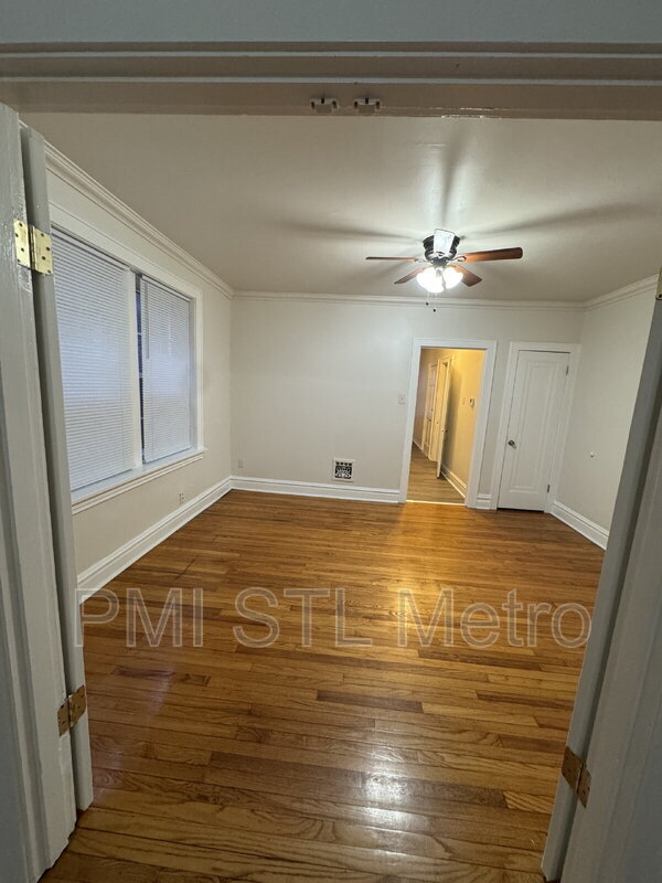 3827 Dunnica Ave in St. Louis, MO - Foto de edificio - Building Photo