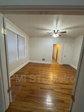 3827 Dunnica Ave in St. Louis, MO - Foto de edificio - Building Photo