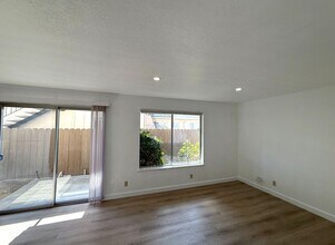 287-287 Warren Ave in San Leandro, CA - Building Photo - Building Photo