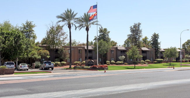 Camelback Terraces in Phoenix, AZ - Building Photo - Building Photo