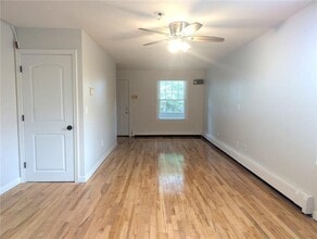 444 Woodward Rd in North Providence, RI - Foto de edificio - Building Photo