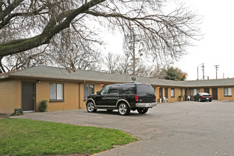 4794 E Austin Way in Fresno, CA - Building Photo - Building Photo