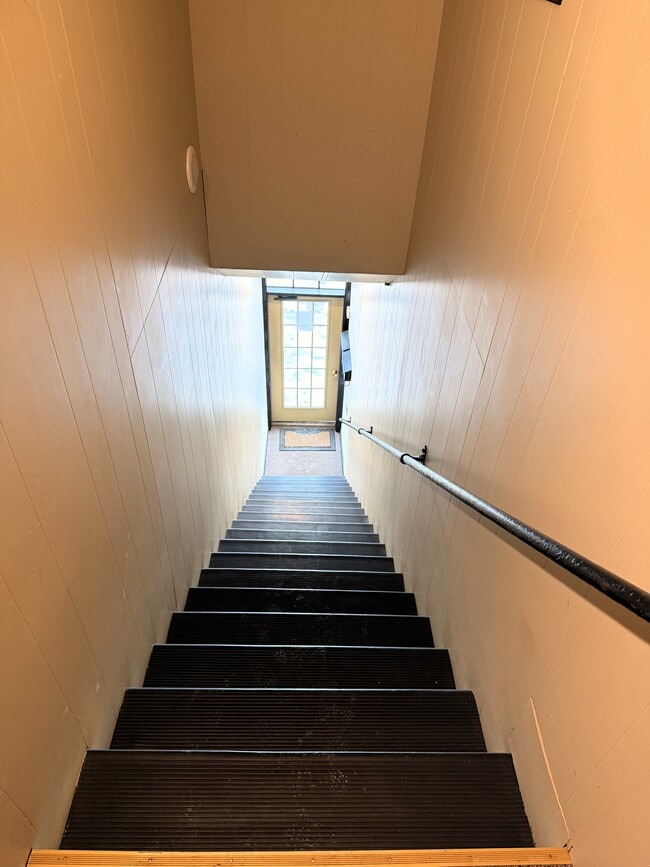 209 N Capitol Ave, Unit #2 in Corydon, IN - Foto de edificio - Building Photo