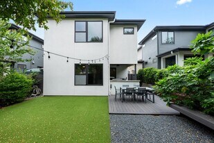 1303 Azie Morton Rd in Austin, TX - Building Photo