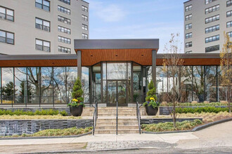 5450 Wissahickon Ave in Philadelphia, PA - Building Photo - Building Photo