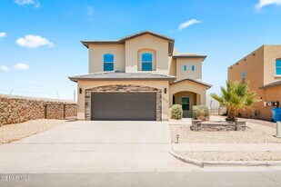 10013 Hueco Jct Rd in Socorro, TX - Building Photo