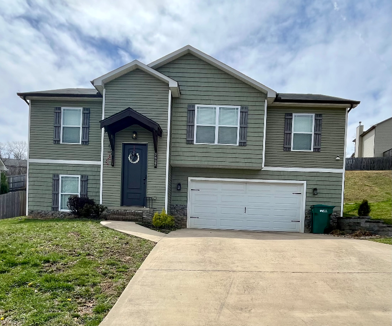 7927 Poplar Grv Ln in Powell, TN - Building Photo