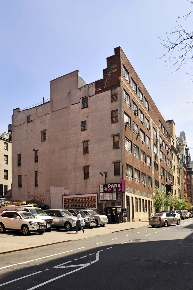 Co-Op in New York, NY - Building Photo - Building Photo