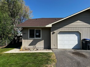 205 Valleyview Ave in Selah, WA - Building Photo - Building Photo