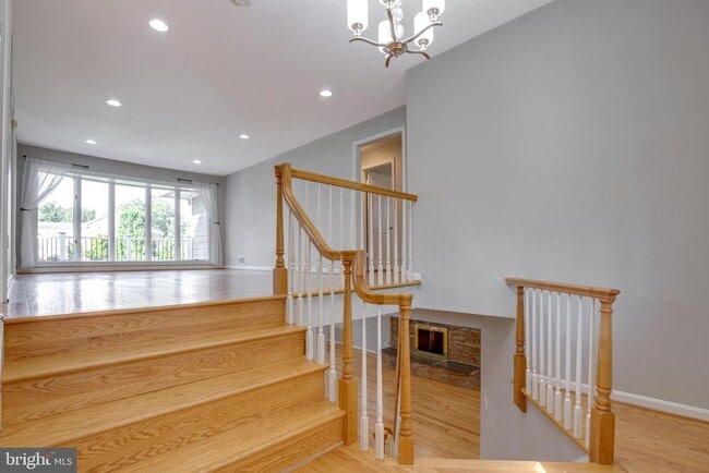 1208 Forestwood Dr in McLean, VA - Building Photo - Building Photo