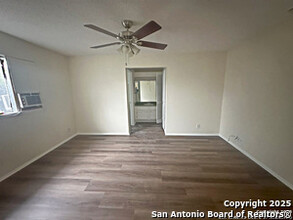 8242 Creekline Dr in San Antonio, TX - Building Photo - Building Photo