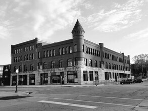 116 N 5th St in Burlington, IA - Foto de edificio - Building Photo