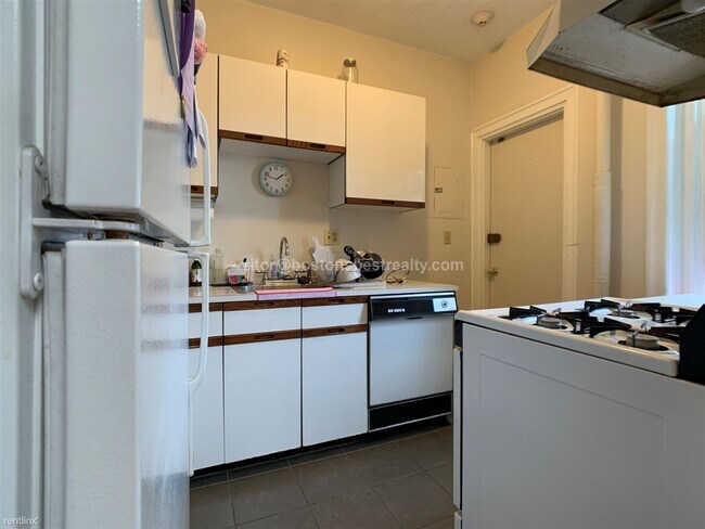 1257 Commonwealth Avenue-Unit -#8v in Boston, MA - Building Photo - Building Photo