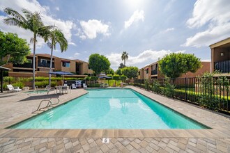 1440 Oak Dr, Unit A9 in Vista, CA - Building Photo - Building Photo