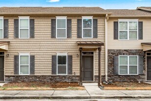 404 Sullivan Loop Rd in Piney Green, NC - Building Photo