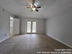 9039 Wellesley Manor Dr in San Antonio, TX - Building Photo - Building Photo