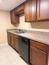 934 N Lake Destiny Rd in Altamonte Springs, FL - Foto de edificio - Building Photo