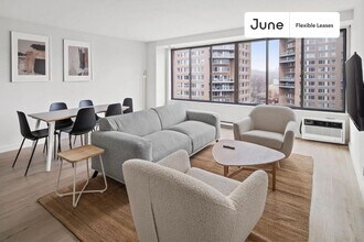 Cozy ROOM at The Heritage House, Unit 2 in New York, NY - Foto de edificio - Building Photo