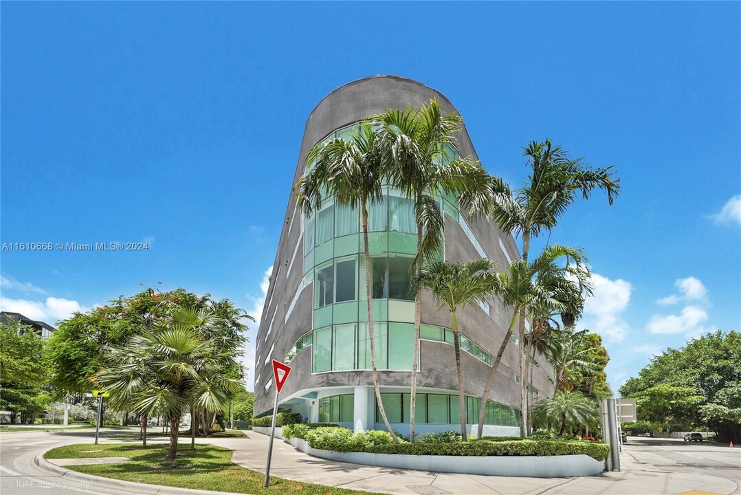 2699 Tigertail Ave, Unit # 21 in Miami, FL - Foto de edificio