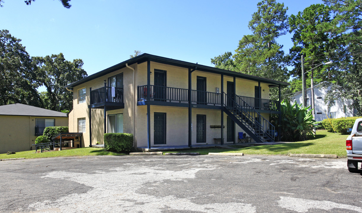 Miccosukee Gardens in Tallahassee, FL - Building Photo