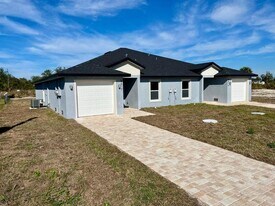 8615 Agate St in Port Charlotte, FL - Building Photo