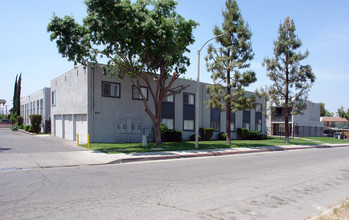 Shadow Mountain Apartments in San Jacinto, CA - Foto de edificio - Building Photo