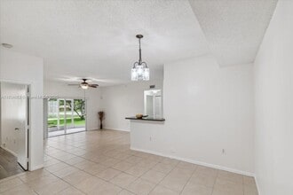 6952 SW 39th St in Davie, FL - Building Photo - Building Photo