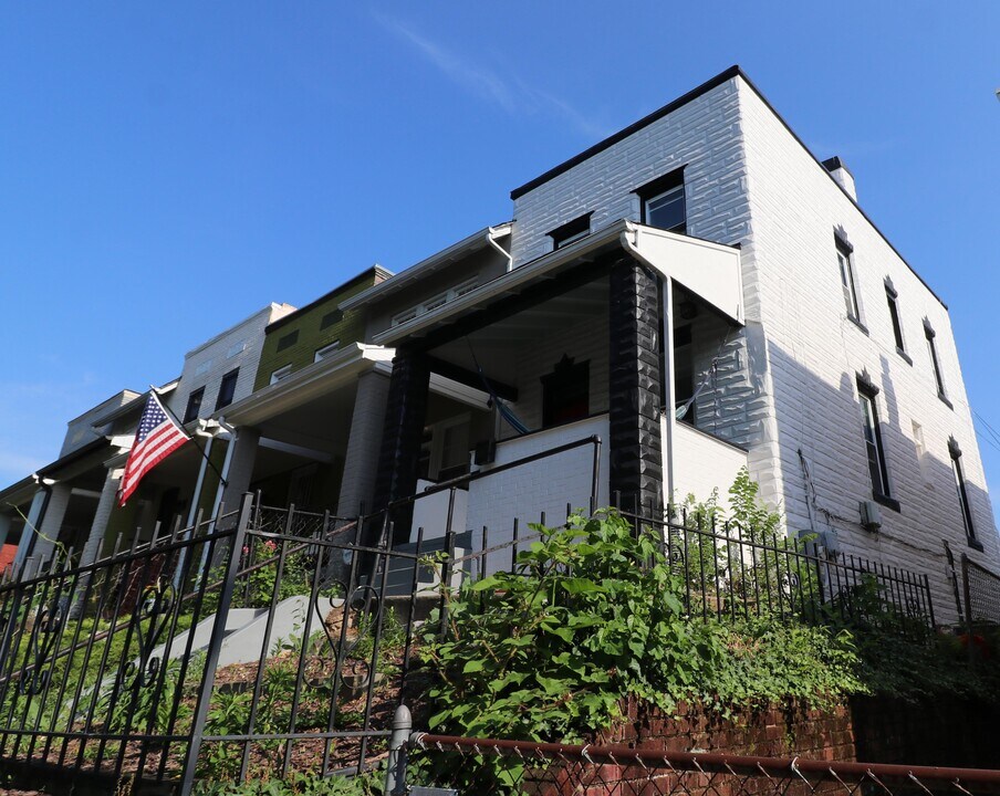 1743 L St NE in Washington, DC - Foto de edificio