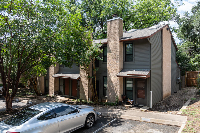 Timbers Condominiums in Austin, TX - Foto de edificio - Primary Photo