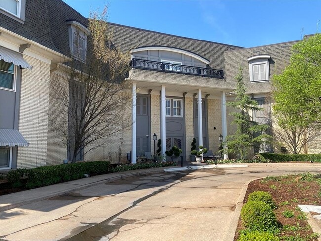 1114 Sherwood Ln in Nichols Hills, OK - Building Photo - Building Photo