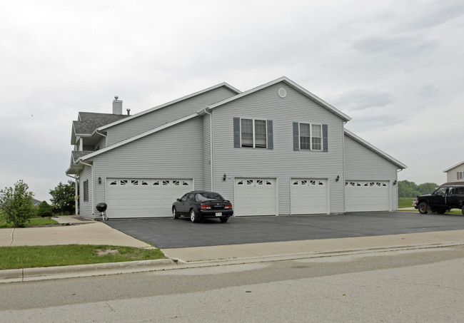 280 S Lar Ann St in Belgium, WI - Foto de edificio - Building Photo