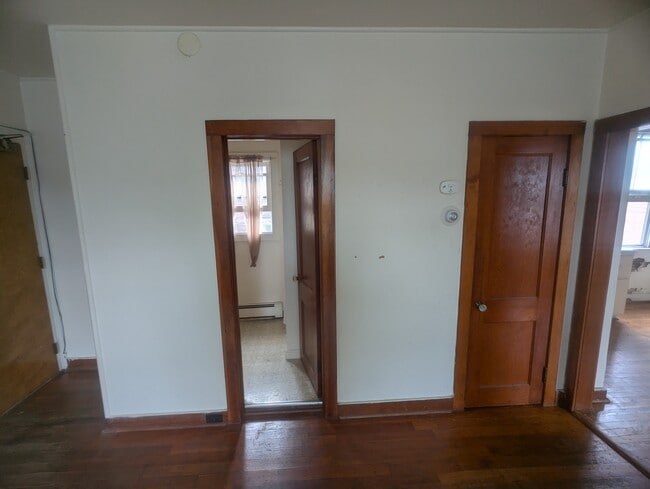 9 Main St, Unit A in North Bennington, VT - Building Photo - Building Photo