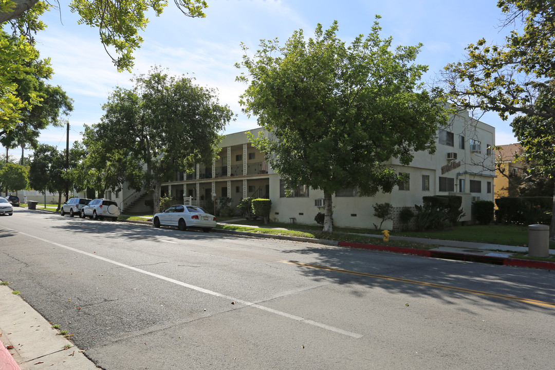 400 E Stocker St in Glendale, CA - Foto de edificio