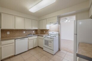 North Park Place Apartments in Southfield, MI - Building Photo