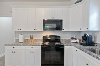 987 Dimmock St SW in Atlanta, GA - Building Photo - Building Photo