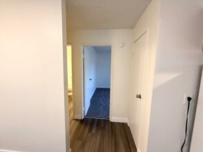 1750 Karen Ave in Las Vegas, NV - Building Photo - Building Photo