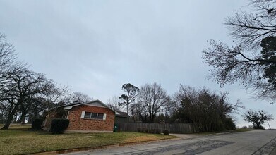 2115 Glenwood Ln in Denton, TX - Building Photo - Building Photo