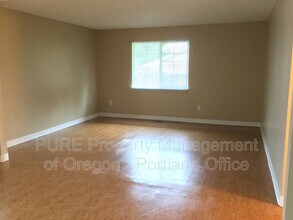 16940 SE Corsage Ave in Milwaukie, OR - Building Photo - Building Photo
