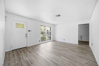 5919 Van Fleet St in Houston, TX - Building Photo - Building Photo