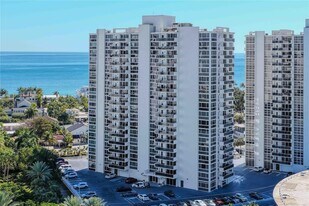 2715 N Ocean Blvd, Unit 7D in Fort Lauderdale, FL - Building Photo