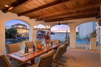 127 Applehead Island Dr in Horseshoe Bay, TX - Foto de edificio - Building Photo