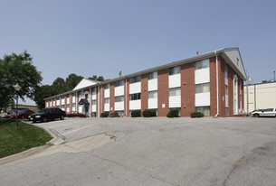 Somerset Court in Omaha, NE - Building Photo