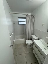 514 SW 7th St, Unit 4 in Hallandale Beach, FL - Building Photo - Building Photo