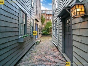 36 Joy St, Unit 2R in Boston, MA - Building Photo - Building Photo