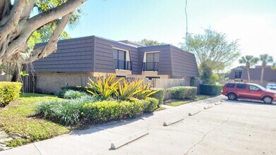 117 1st Ct in Palm Beach Gardens, FL - Building Photo - Building Photo