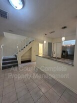 8550 Sturbridge Cir W in Jacksonville, FL - Building Photo