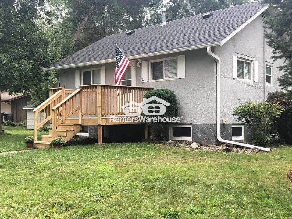 708 10th Ave SE in Forest Lake, MN - Foto de edificio