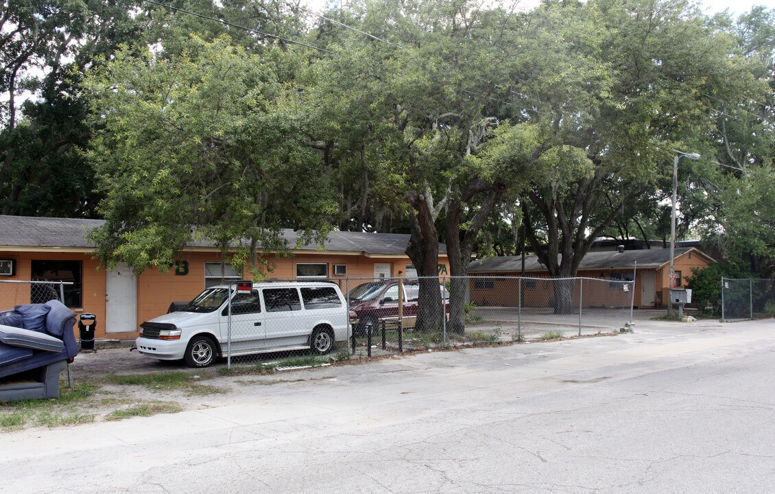 1509 E 142nd Ave in Tampa, FL - Foto de edificio