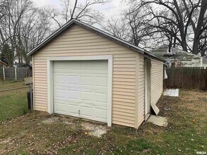 803 E London Ave in Peoria Heights, IL - Building Photo - Building Photo